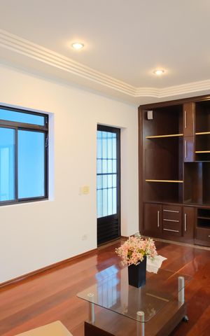 Casa à venda com 300m², 4 quartos e 4 vagasSala