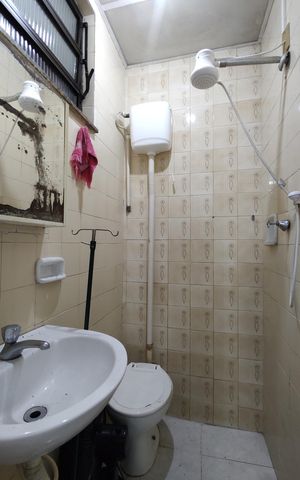 Casa de condomínio à venda com 268m², 3 quartos e 2 vagasBanheiro de serviço
