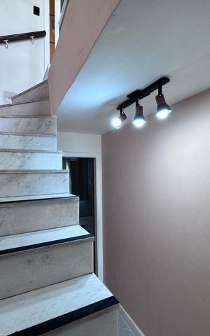 Casa à venda com 127m², 3 quartos e 1 vaga Casa à venda com 127m², 3 quartos e 1 vagaEscada