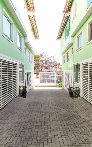 Casa de condomínio à venda com 130m², 3 quartos e 2 vagas Casa de condomínio à venda com 130m², 3 quartos e 2 vagasÁrea externa