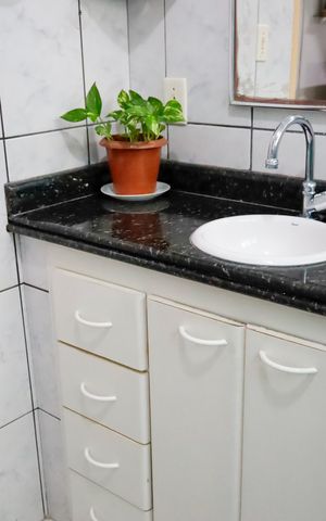 Casa de condomínio à venda com 184m², 3 quartos e 3 vagasBanheiro 2