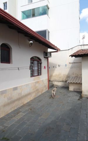 Casa à venda com 411m², 3 quartos e 3 vagasQuintal dos Fundos
