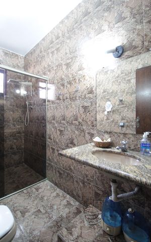 Casa à venda com 411m², 3 quartos e 3 vagasBanheiro Social
