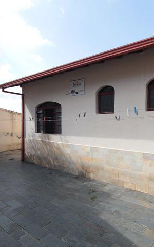 Casa à venda com 411m², 3 quartos e 3 vagasQuintal dos Fundos