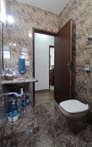 Casa à venda com 411m², 3 quartos e 3 vagasBanheiro Social