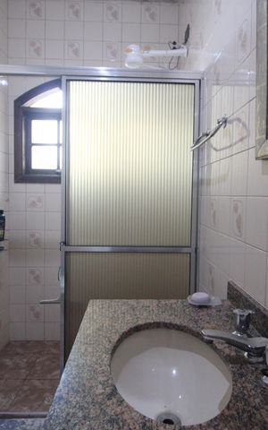 Casa à venda com 200m², 4 quartos e 4 vagasBanheiro da Suíte 1