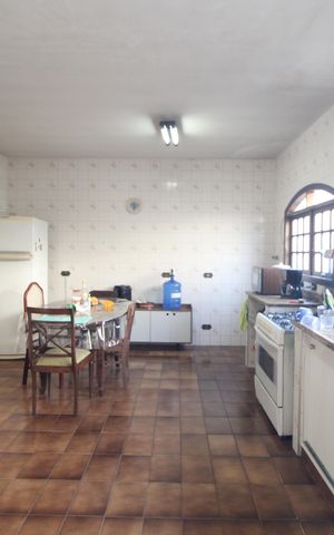 Casa à venda com 200m², 4 quartos e 4 vagasCozinha