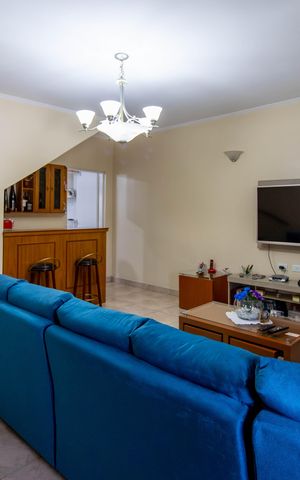 Casa à venda com 200m², 3 quartos e 4 vagas Casa à venda com 200m², 3 quartos e 4 vagasSala