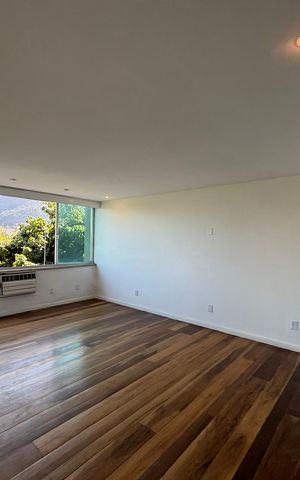 Apartamento à venda com 285m², 4 quartos e 3 vagas Apartamento à venda com 285m², 4 quartos e 3 vagasSala de jantar