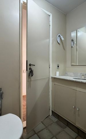 Apartamento à venda com 285m², 4 quartos e 3 vagas Apartamento à venda com 285m², 4 quartos e 3 vagasBanheiro social
