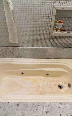 Apartamento à venda com 200m², 4 quartos e 4 vagas Apartamento à venda com 200m², 4 quartos e 4 vagasBanheiro da Suíte 2