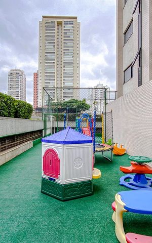 Apartamento à venda com 138m², 3 quartos e 3 vagasÁrea comum - Playground