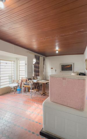 Casa à venda com 236m², 3 quartos e 3 vagas Casa à venda com 236m², 3 quartos e 3 vagasÁrea comum - Salão Externo