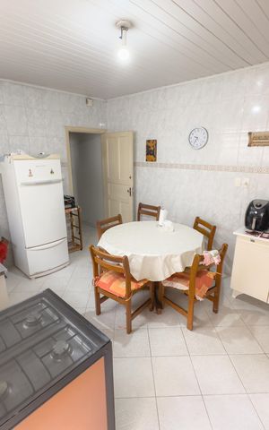Casa à venda com 236m², 3 quartos e 3 vagas Casa à venda com 236m², 3 quartos e 3 vagasCozinha