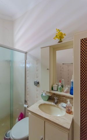 Casa para alugar com 218m², 5 quartos e 1 vaga Casa para alugar com 218m², 5 quartos e 1 vagaBanheiro Social