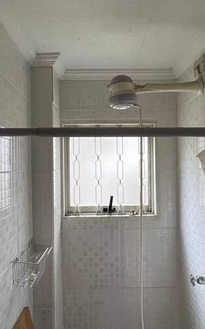 Casa à venda com 124m², 2 quartos e 1 vaga Casa à venda com 124m², 2 quartos e 1 vagaBanheiro da Edícula