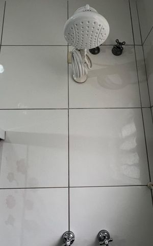 Casa à venda com 124m², 2 quartos e 1 vaga Casa à venda com 124m², 2 quartos e 1 vagaBanheiro