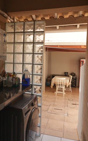 Casa de condomínio à venda com 130m², 3 quartos e 2 vagas Casa de condomínio à venda com 130m², 3 quartos e 2 vagasCozinha e Área de Serviço