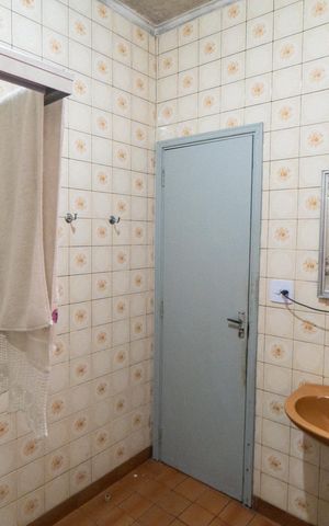 Casa à venda com 250m², 3 quartos e 2 vagas Casa à venda com 250m², 3 quartos e 2 vagasBanheiro