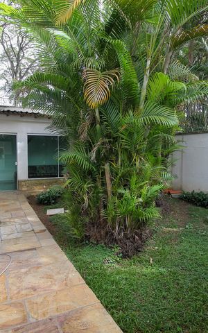 Casa à venda com 593m², 4 quartos e 5 vagas Casa à venda com 593m², 4 quartos e 5 vagasQuintal