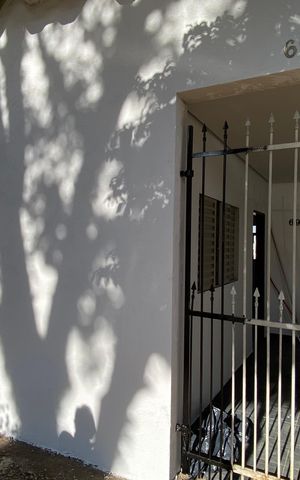 Casa para alugar com 80m², 2 quartos e 1 vaga Casa para alugar com 80m², 2 quartos e 1 vagaFachada + placa
