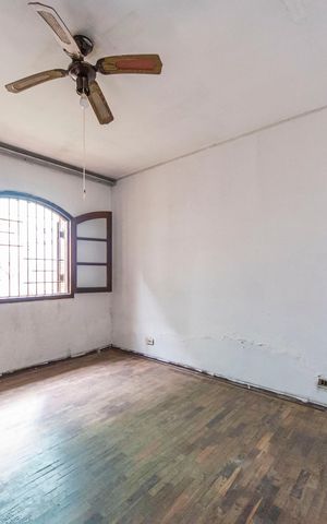 Casa à venda com 385m², 4 quartos e 3 vagas Casa à venda com 385m², 4 quartos e 3 vagasQuarto 3
