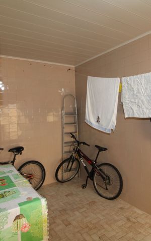 Casa à venda com 120m², 4 quartos e 4 vagasCasa 1 - Área de Serviço
