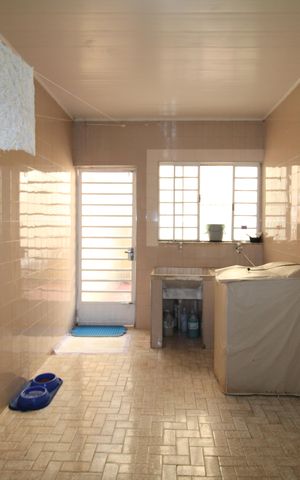 Casa à venda com 120m², 4 quartos e 4 vagasCasa 1 - Área de Serviço