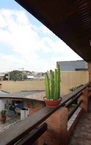 Casa à venda com 120m², 4 quartos e 4 vagasCasa 2 - Suíte 2 Varanda