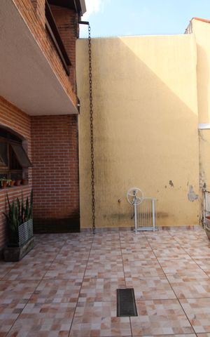 Casa à venda com 120m², 4 quartos e 4 vagasQuintal