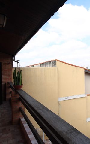 Casa à venda com 120m², 4 quartos e 4 vagasCasa 2 - Suíte 2 Varanda