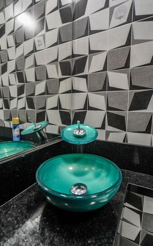 Apartamento à venda com 110m², 2 quartos e 2 vagas Apartamento à venda com 110m², 2 quartos e 2 vagasBanheiro da Suíte