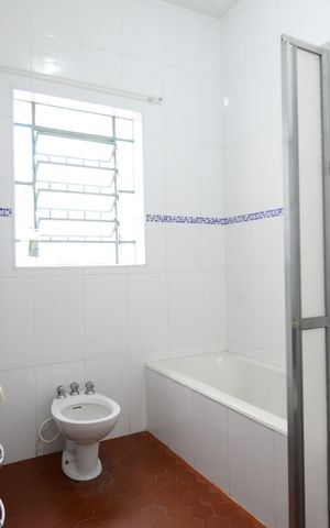 Casa à venda com 180m², 2 quartos e 1 vagaBanheiro
