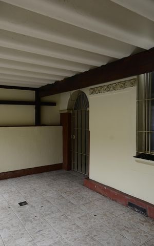 Casa à venda com 180m², 2 quartos e 1 vagaGaragem