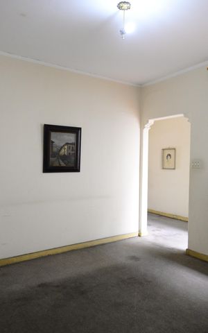 Casa à venda com 180m², 2 quartos e 1 vagaSala