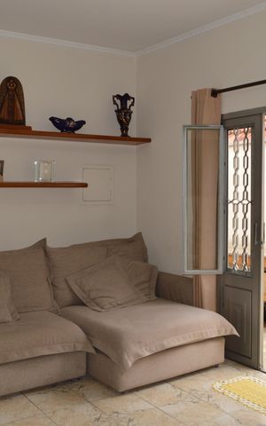 Casa à venda com 180m², 3 quartos e 2 vagasSala
