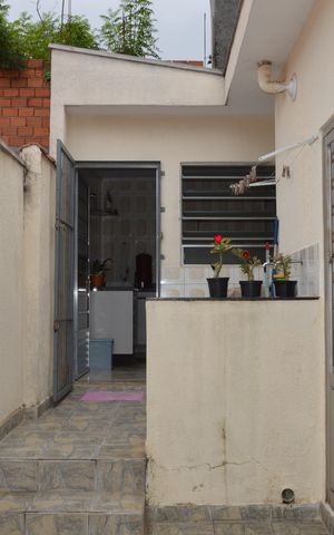 Casa à venda com 180m², 3 quartos e 2 vagasCorredor