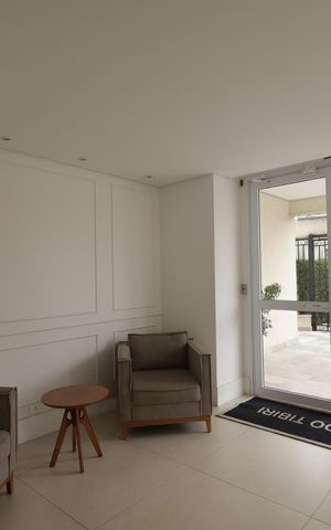 Apartamento à venda com 146m², 3 quartos e 4 vagas Apartamento à venda com 146m², 3 quartos e 4 vagasHall