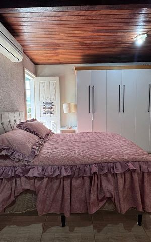Casa à venda com 160m², 3 quartos e 2 vagas Casa à venda com 160m², 3 quartos e 2 vagasQuarto