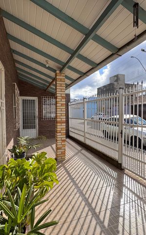 Casa à venda com 160m², 3 quartos e 2 vagas Casa à venda com 160m², 3 quartos e 2 vagasÁrea Externa