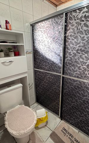 Casa à venda com 160m², 3 quartos e 2 vagas Casa à venda com 160m², 3 quartos e 2 vagasBanheiro Social 2