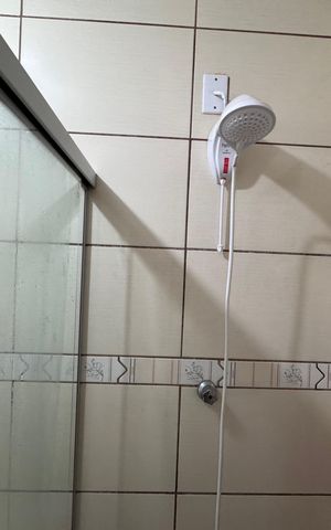 Casa à venda com 160m², 3 quartos e 2 vagas Casa à venda com 160m², 3 quartos e 2 vagasBanheiro Social 1