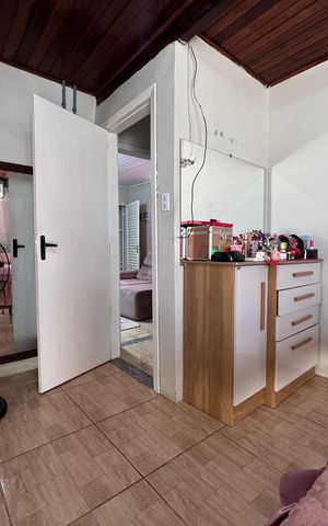 Casa à venda com 160m², 3 quartos e 2 vagas Casa à venda com 160m², 3 quartos e 2 vagasQuarto