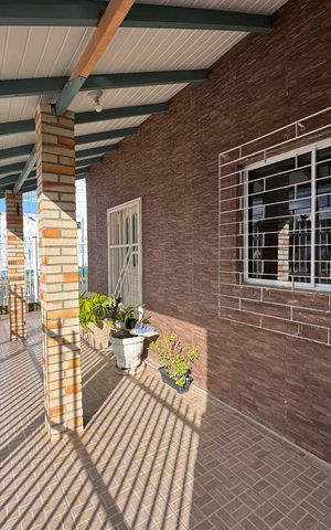 Casa à venda com 160m², 3 quartos e 2 vagas Casa à venda com 160m², 3 quartos e 2 vagasÁrea Externa