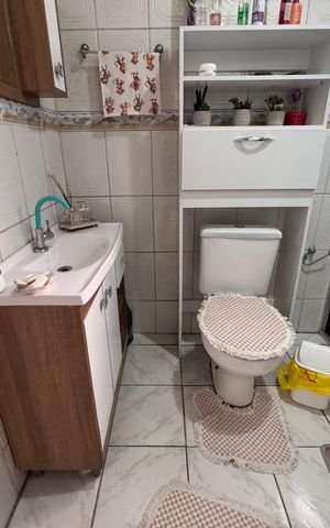 Casa à venda com 160m², 3 quartos e 2 vagas Casa à venda com 160m², 3 quartos e 2 vagasBanheiro Social 2