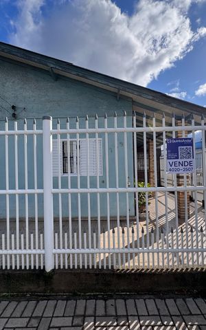 Casa à venda com 160m², 3 quartos e 2 vagas Casa à venda com 160m², 3 quartos e 2 vagasFachada