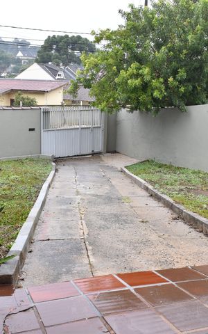Casa para alugar com 66m², 2 quartos e 1 vagaÁrea externa com Jardim