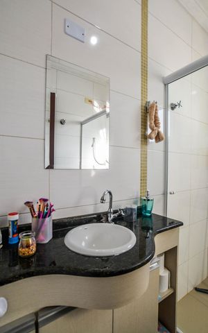 Casa à venda com 192m², 3 quartos e 5 vagas Casa à venda com 192m², 3 quartos e 5 vagasBanheiro/Suite