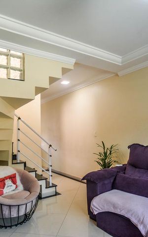 Casa à venda com 192m², 3 quartos e 5 vagas Casa à venda com 192m², 3 quartos e 5 vagasSala