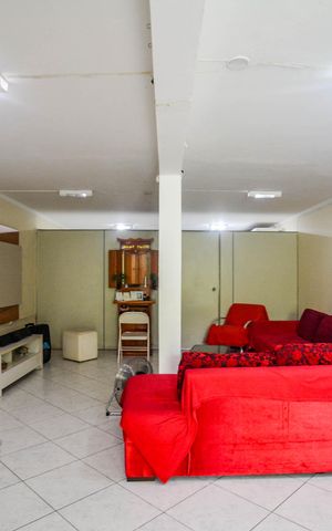 Casa à venda com 192m², 3 quartos e 5 vagas Casa à venda com 192m², 3 quartos e 5 vagasEdicula